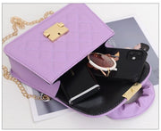 Капитонирана лилава чанта Amy