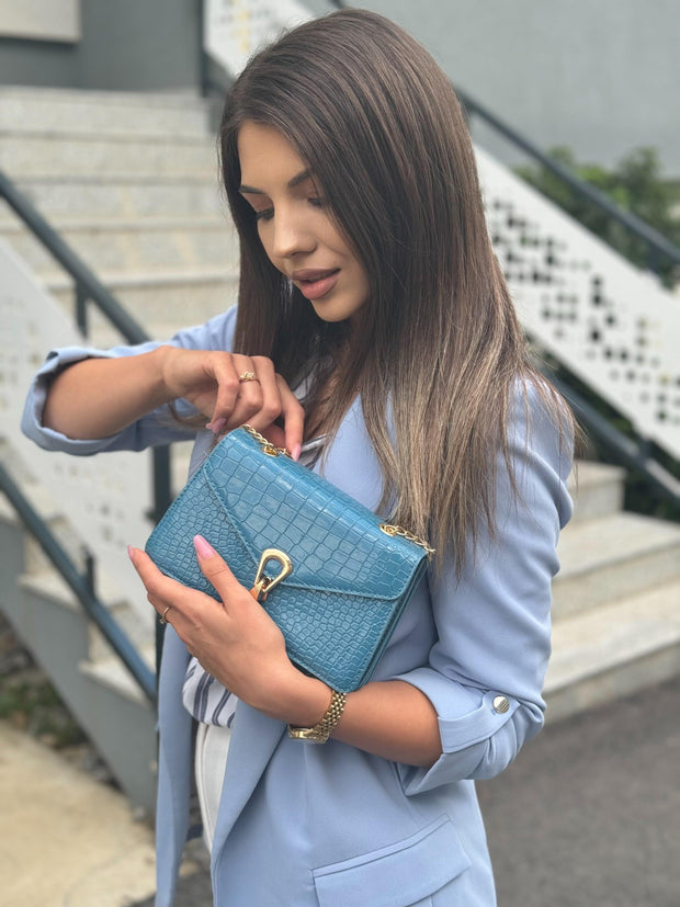 Синьa чанта божествено